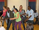 Begegnung und Freude am gemeinsamen Tanzen in der Hauptschule 